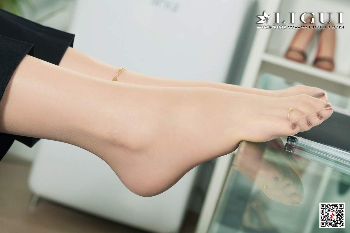 紧身美女图片