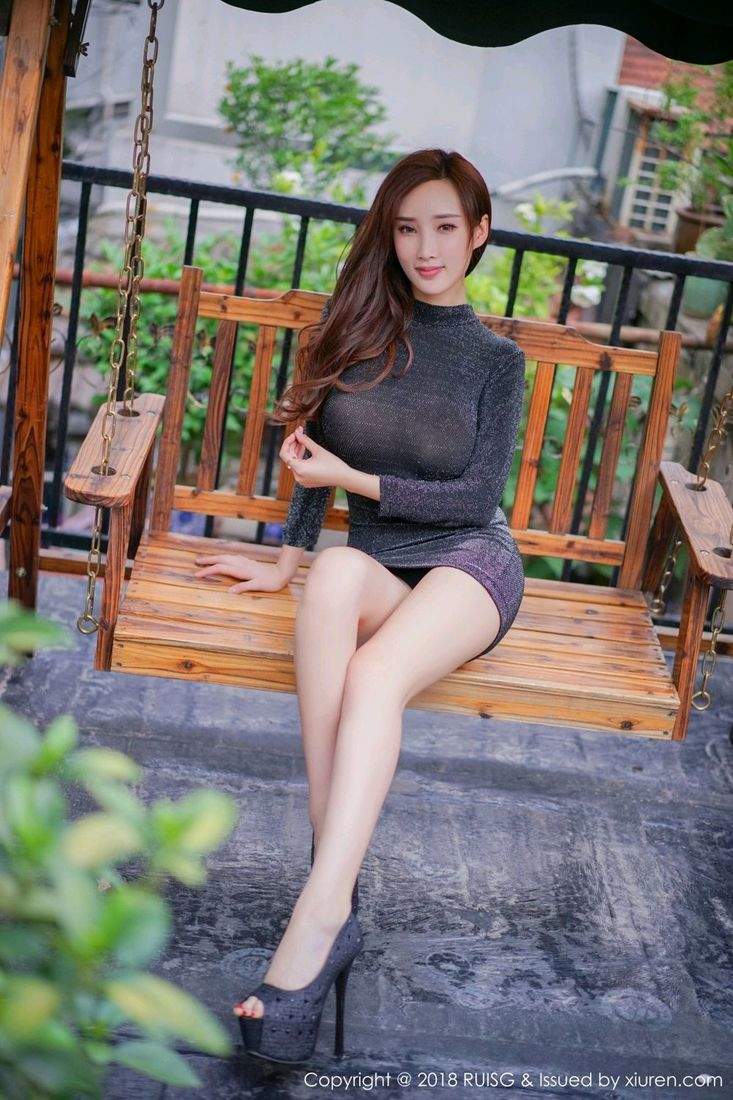 紧身美女图片