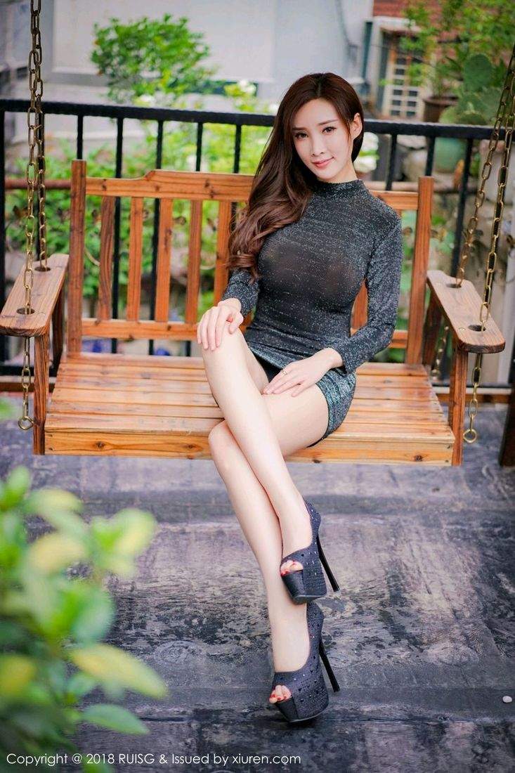 紧身美女图片