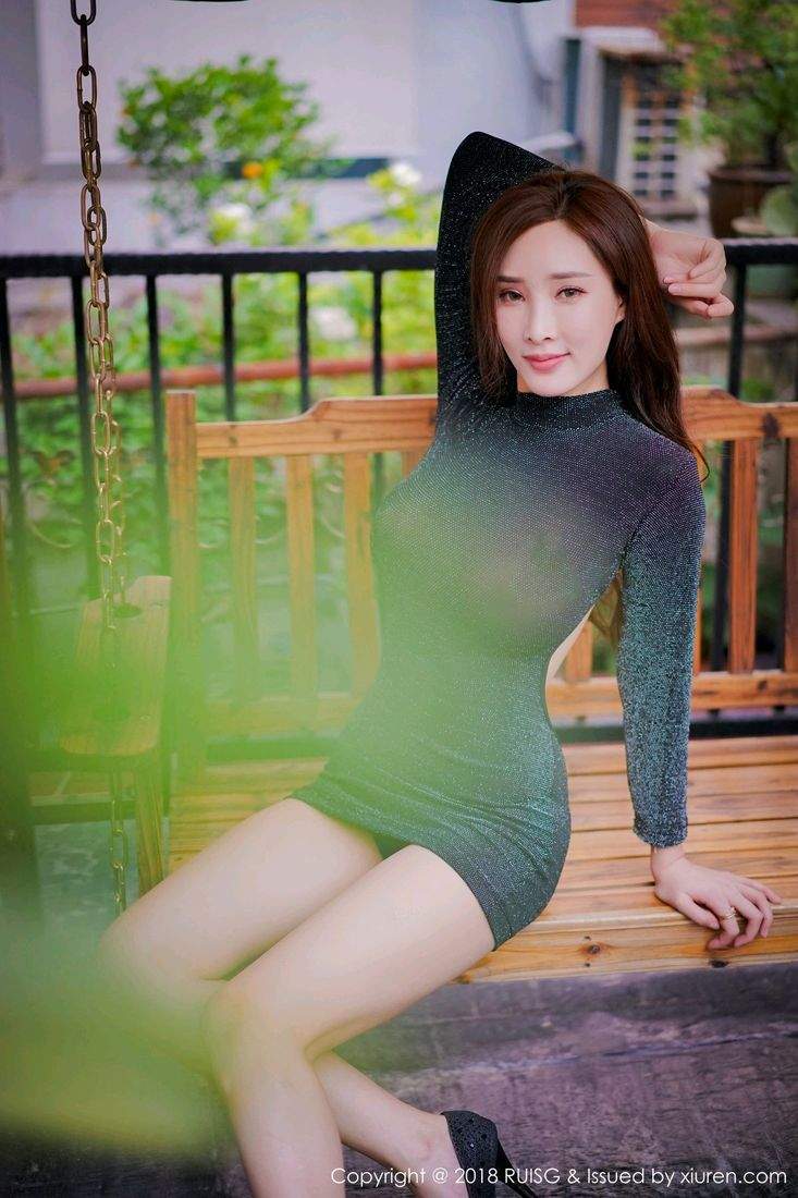 紧身美女图片