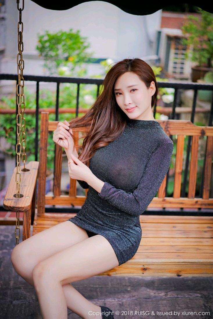 紧身美女图片