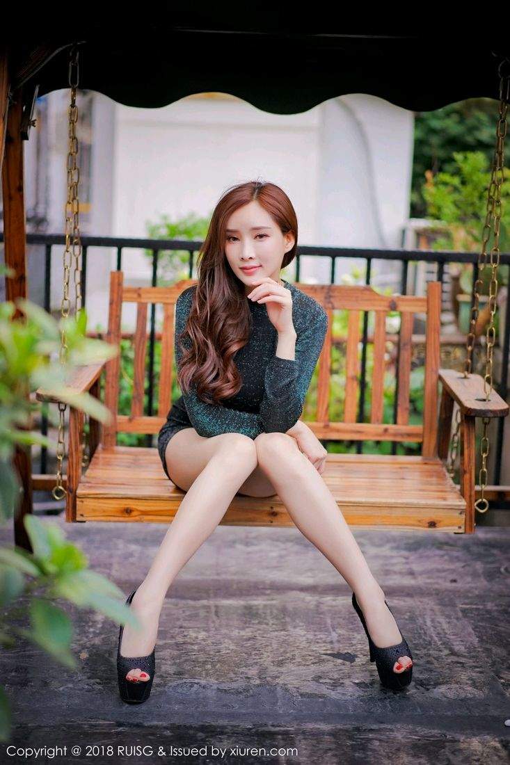 紧身美女图片