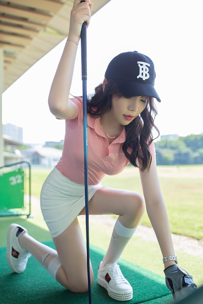 乌克兰美女divinaa高挑霸气总裁陈小喵肉丝高跟美腿撅臀示爱图片