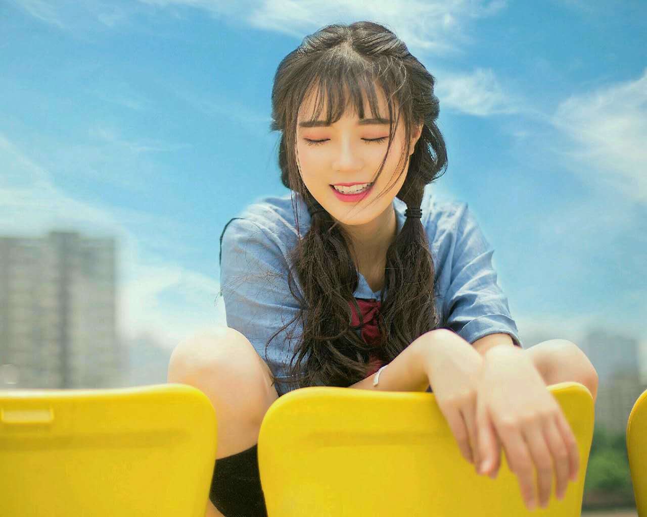 清纯甜美美女户外写真高清桌面壁纸_高清桌面壁纸图片