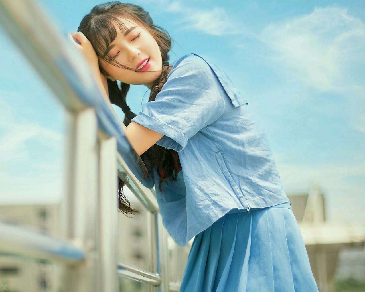清纯甜美美女户外写真高清桌面壁纸_高清桌面壁纸图片