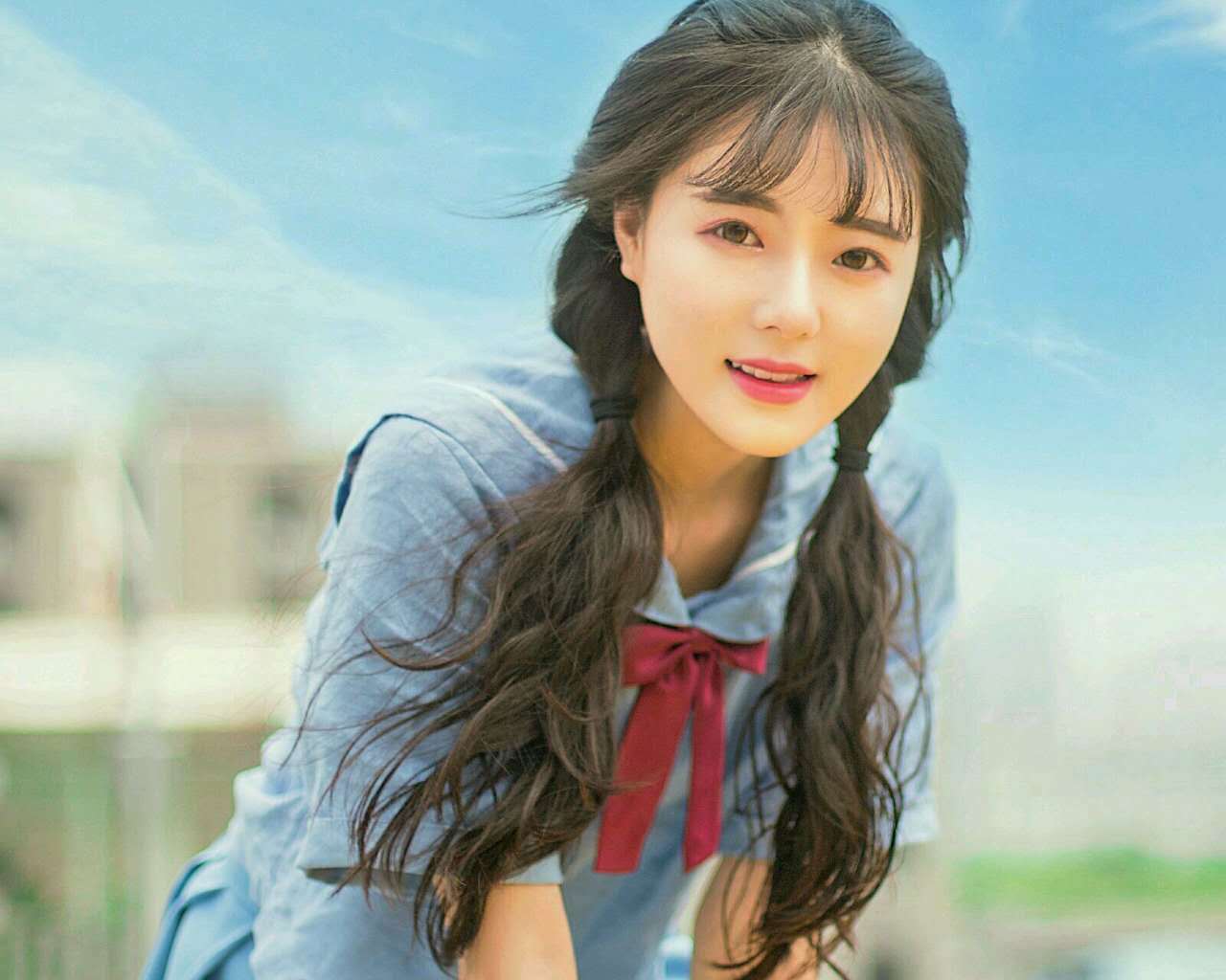 清纯甜美美女户外写真高清桌面壁纸_高清桌面壁纸图片