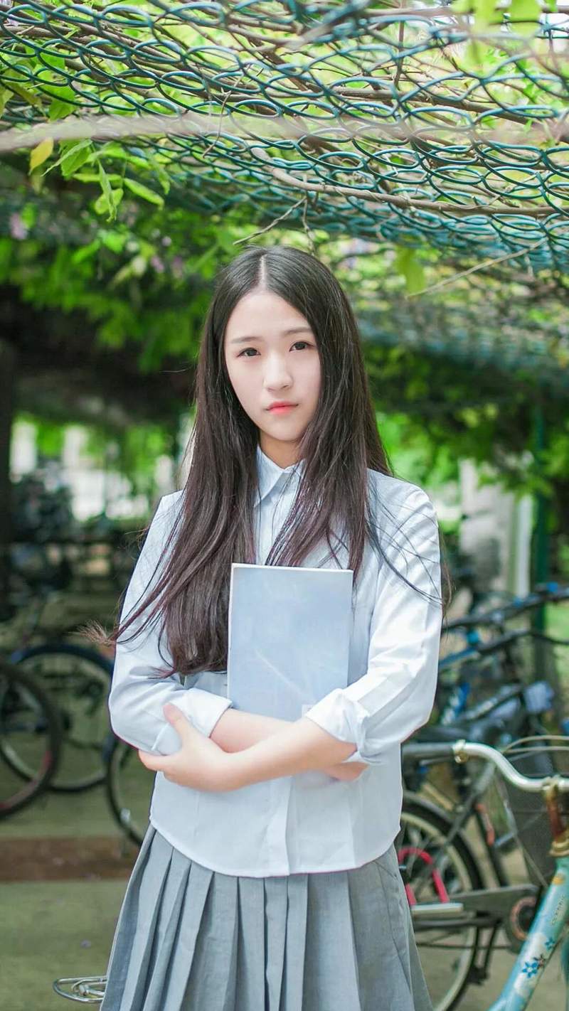 清纯甜美美女户外写真高清桌面壁纸_高清桌面壁纸图片