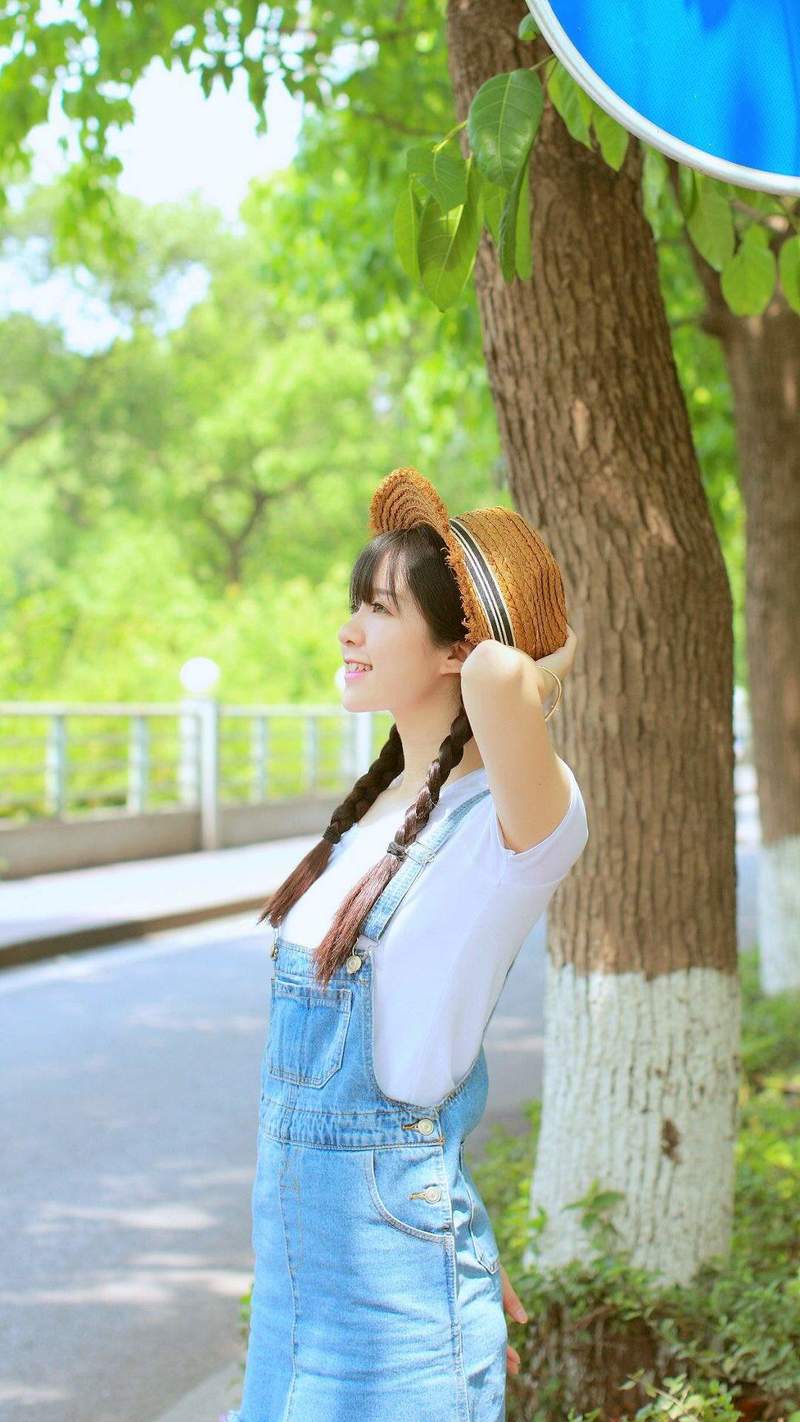 清纯甜美美女户外写真高清桌面壁纸_高清桌面壁纸图片