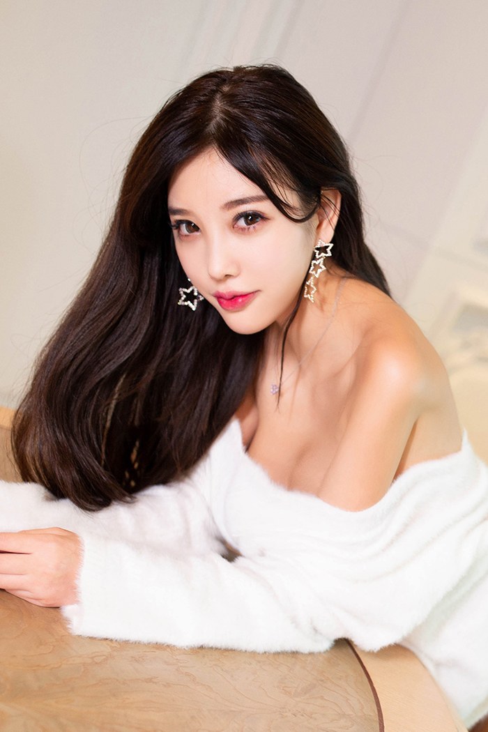 安装y多情长发美女波涛汹涌丝滑美腿蜜臀飘香高清写真图集图片