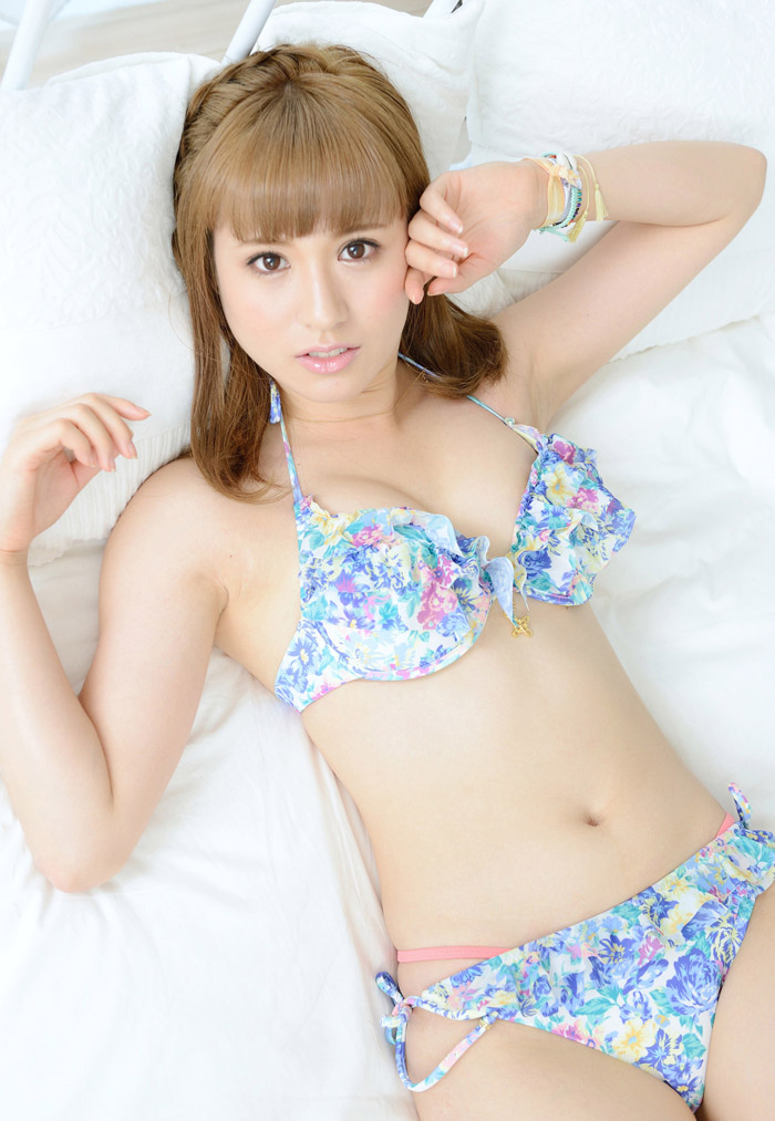 日本美女女孩心咲のぞみ花花比基尼高清写真图集图片