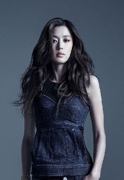 韩国首尔女演员来自星星的你女神全智贤写真图片