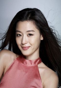 韩国首尔女演员全智贤最新广告大片精致妆容显优雅