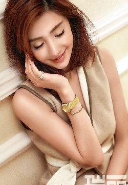 中国内地新疆乌鲁木齐女演员麦迪娜时尚性感写真图片