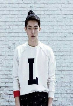 高清韩国釜山广域市人男明显《举重妖精金福珠》南柱赫帅气图片