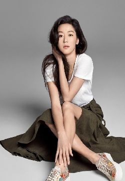 韩国首尔女演员全智贤性感露背前凸后翘写真第张