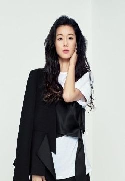 韩国首尔女演员全智贤火辣身材性感写真图片