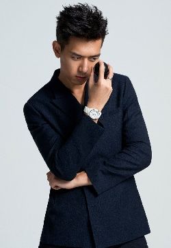 中国内地湖北荆州男演员李现帅痞文艺风黑白写真图片
