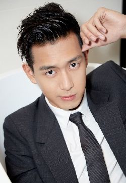 中国内地湖北荆州男演员李现浴缸搞怪高清图片
