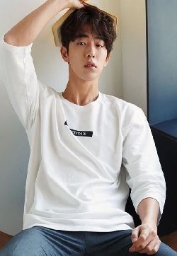 高清韩国釜山广域市人男明显河伯的新娘南柱赫白衬衫桌面壁纸第张