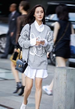 高清中国内地新生代功夫女明显王智素雅清新街拍写真图片王智图片