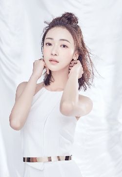 高清中国内地北京人影视女演员吴谨言甜美清新白色系写真图片
