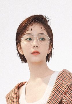 中国内地四川泸州影视女演员谭松韵最新写真图片：复古时尚