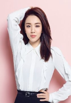 中国内地山东省青岛女演员王晓晨干练女王范写真高清图片
