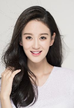 高清中国内地新晋女演员曾一萱元气清新写真图片