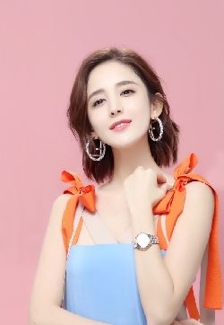 中国内地新疆乌鲁木齐市影视女演员古力娜扎甜美迷人时尚写真高清图片