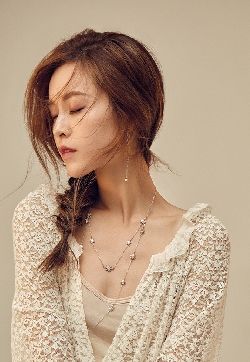 中国内地北京影视女演员李兰迪清新可爱活动图片