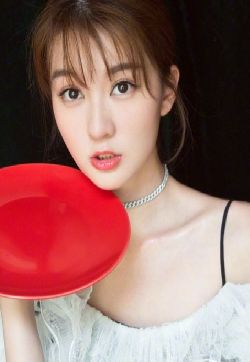 高清中国内地黑龙江省哈尔滨女演员乔欣裸肩长裙性感可爱写真图片
