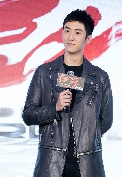 高清辽宁省丹东市男明显黄景瑜《红海行动》发布会帅气图片