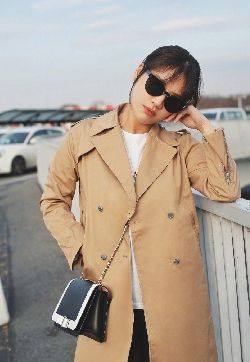 大陆内地安徽省蚌埠女演员马思纯米兰风衣街拍图片