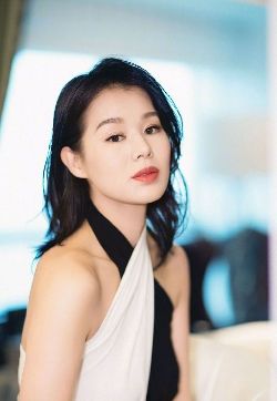 中国香港歌手女演员艳星胡杏儿性感美背诱惑写真第张
