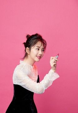 中国内地四川泸州影视女演员谭松韵清新俏丽美妆写真高清图片