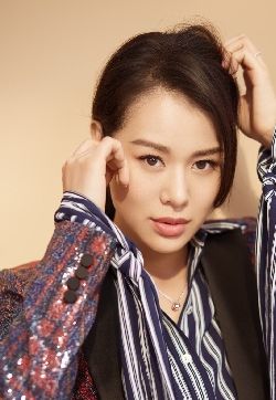 中国香港歌手女演员胡杏儿最潮时尚杂志写真