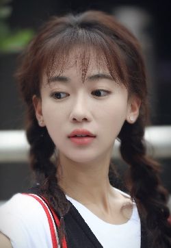高清中国内地北京人影视女演员吴谨言清纯写真图片