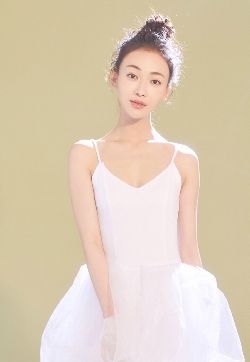 高清中国内地北京人影视女演员吴谨言甜美优雅写真图片