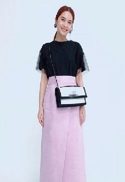 高清中国台湾省台北女歌手演员杨丞琳杂志封面写真