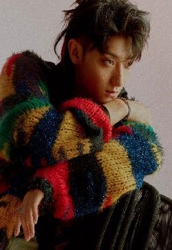 高清山东省青岛男明星黄子韬个性时尚写真图片