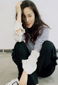 高清浙江省绍兴女明星江一燕杂志大片写真图片