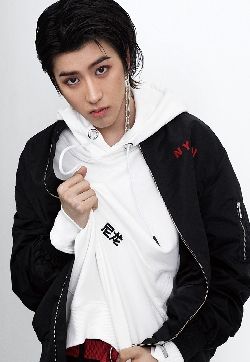 中国内地演员男歌手蔡徐坤《NYLON尼龙》九月刊封面写真图片