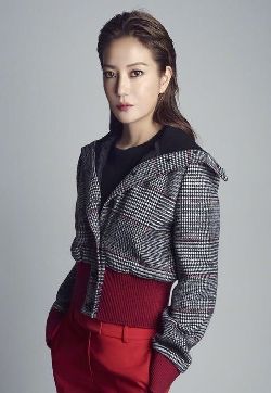 中国大陆安徽芜湖影视女演赵薇封面大片写真图片