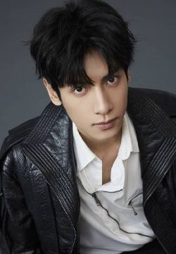 高清四川省成都男演员罗云熙冷酷帅气时尚写真图片