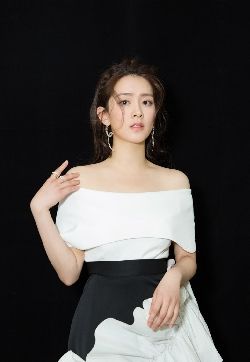 中国内地吉林长春男演员陈昊宇清新典雅黑白写真图片