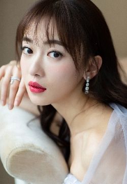 高清中国内地北京人影视女演员吴谨言仙气十足活动写真图片