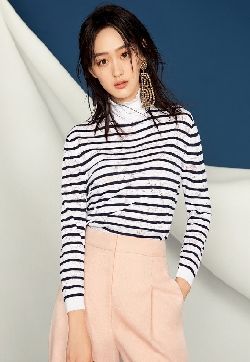 高清中国内地女演员平面模特何泓姗湿发性感时尚写真图片