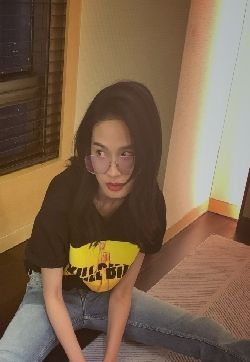 中国内地辽宁省沈阳女演员屈菁菁鬼马俏皮写真图片