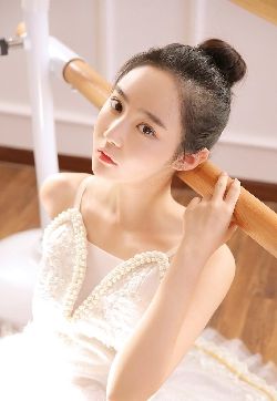 高清中国内地流行乐女歌手程潇甜美俏皮自拍图片