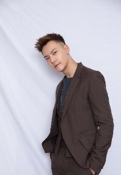 中国香港华语影视男演员歌手陈伟霆酷帅有型时尚写真图片